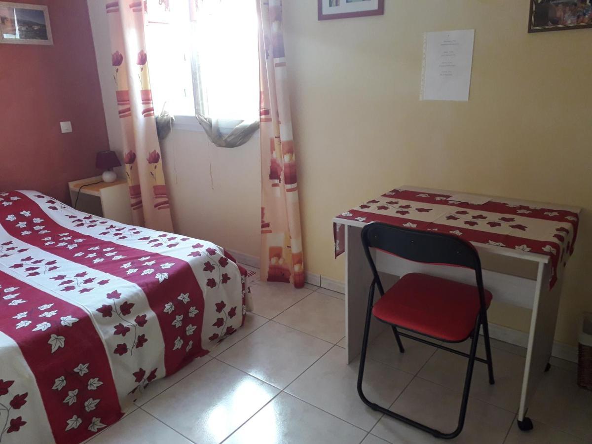 Lauriers Roses Bed & Breakfast Puisserguier Bagian luar foto